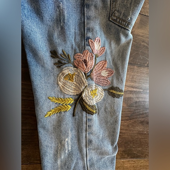 Zara Blue Boyfriend Jeans with Floral Embroidery - Picture 3 of 5